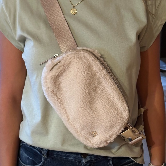 Lululemon Everywhere Belt Bag 1L *Fleece - Picture 7 of 8